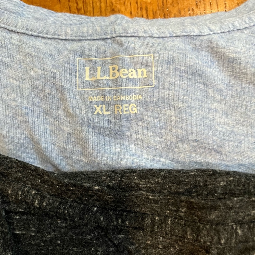 LL Bean V-Neck T-Shirts, Bundle of 3 - Picture 5 of 6